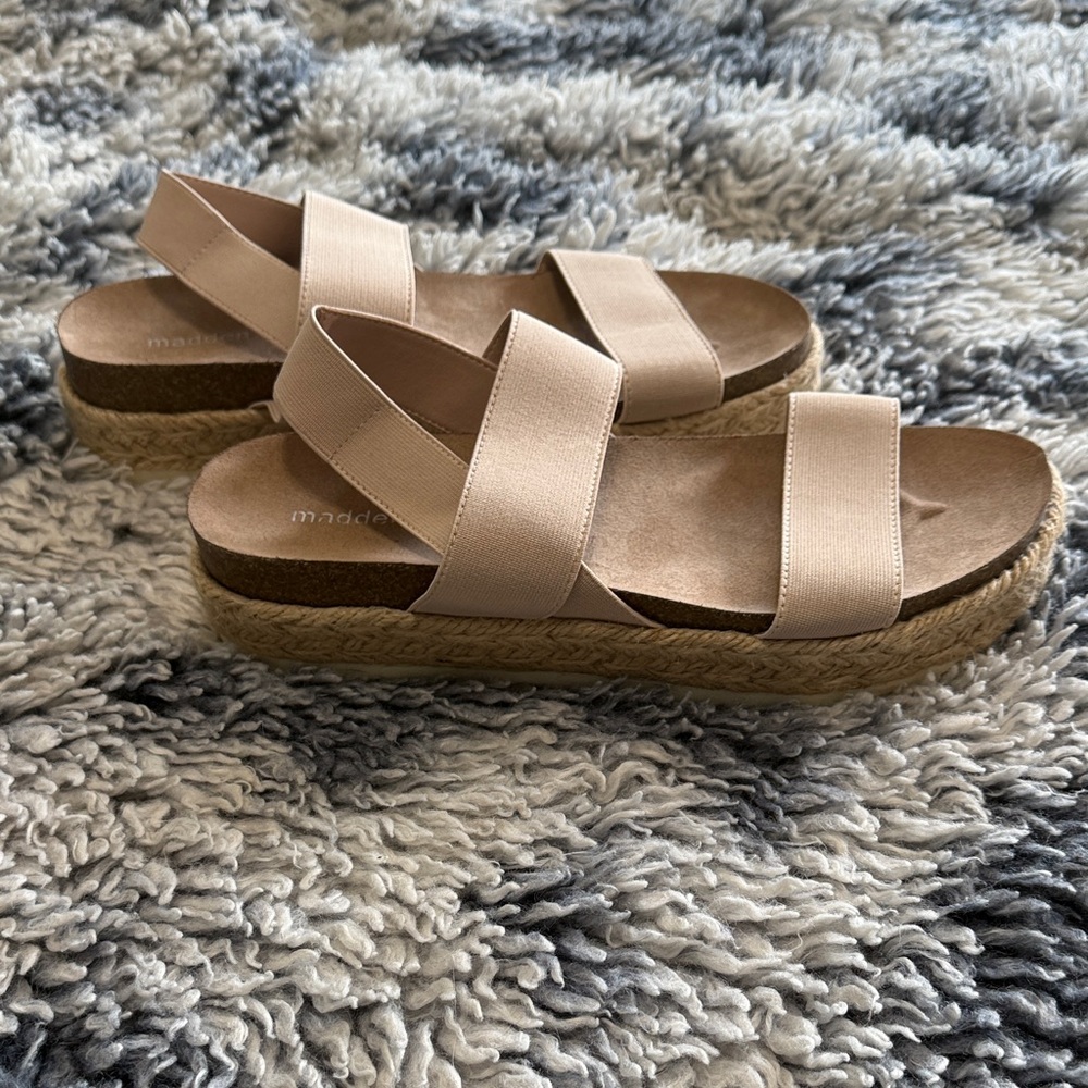 ⭐️3/$25⭐️ Madden Girl flat platform Women's Sandals - Picture 4 of 9